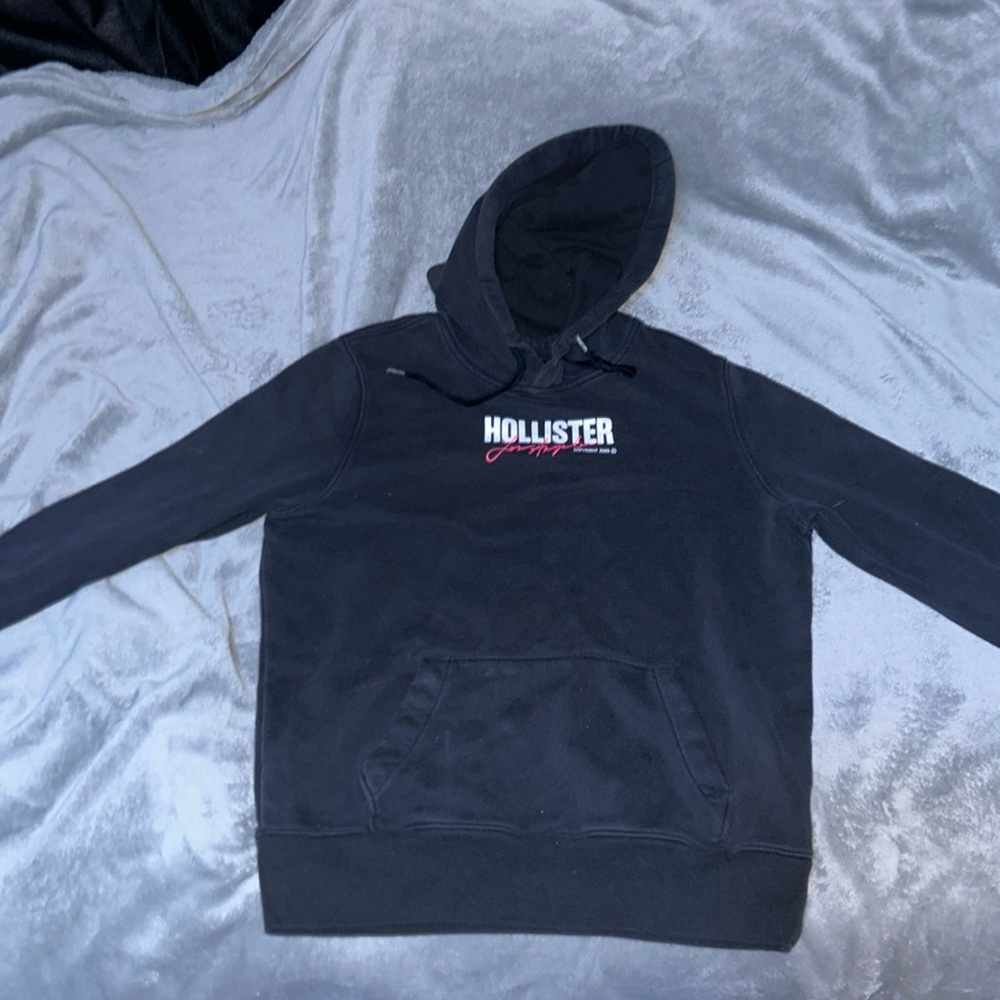Black hollister hoodie, size S, barely worn, looking to sell, send offers